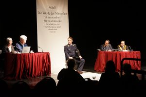 Terror -Die Würde des Menschen von Schirach