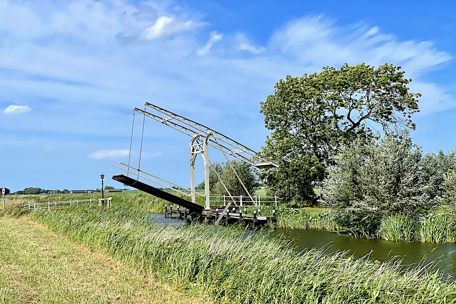 „Van Gogh-Brücke“ Frysland Holland